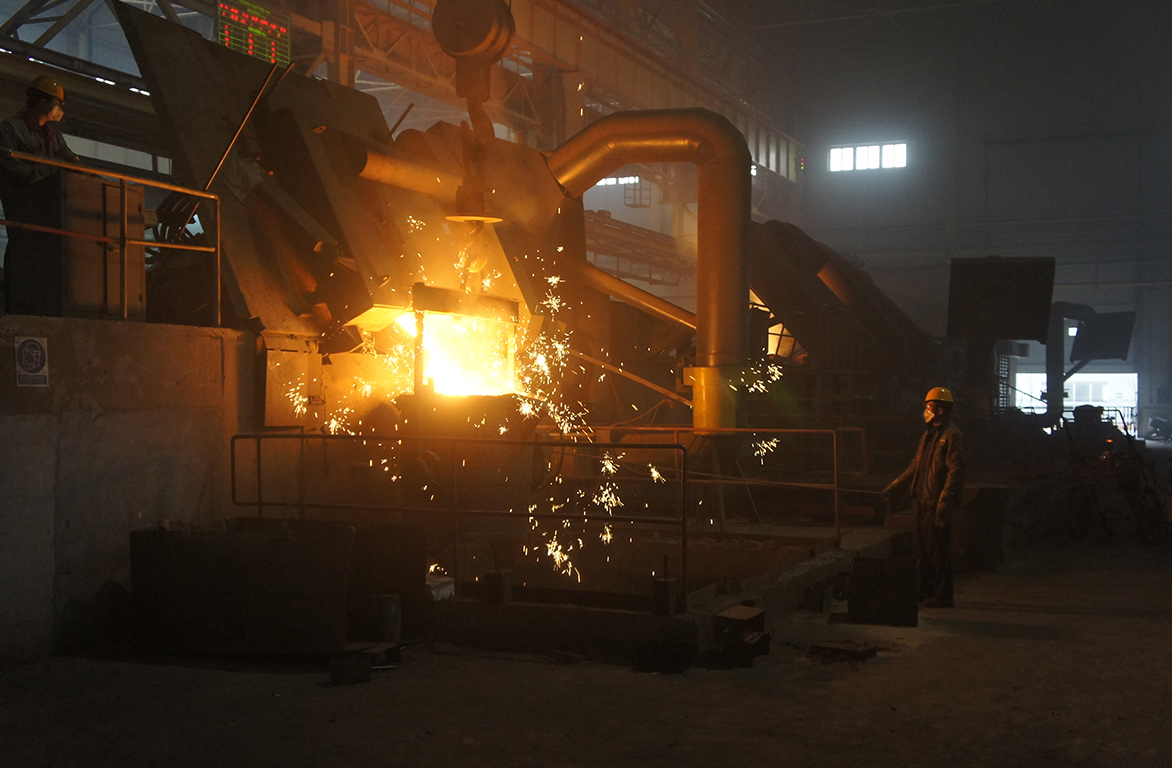 無(wu)芯變頻(pin)感(gan)應(yīng)熔化(hua)電鑪(lu)